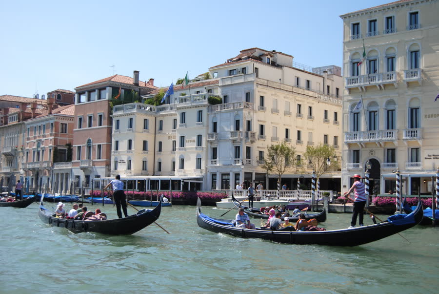 Gondole sul Canal Grande a Venezia